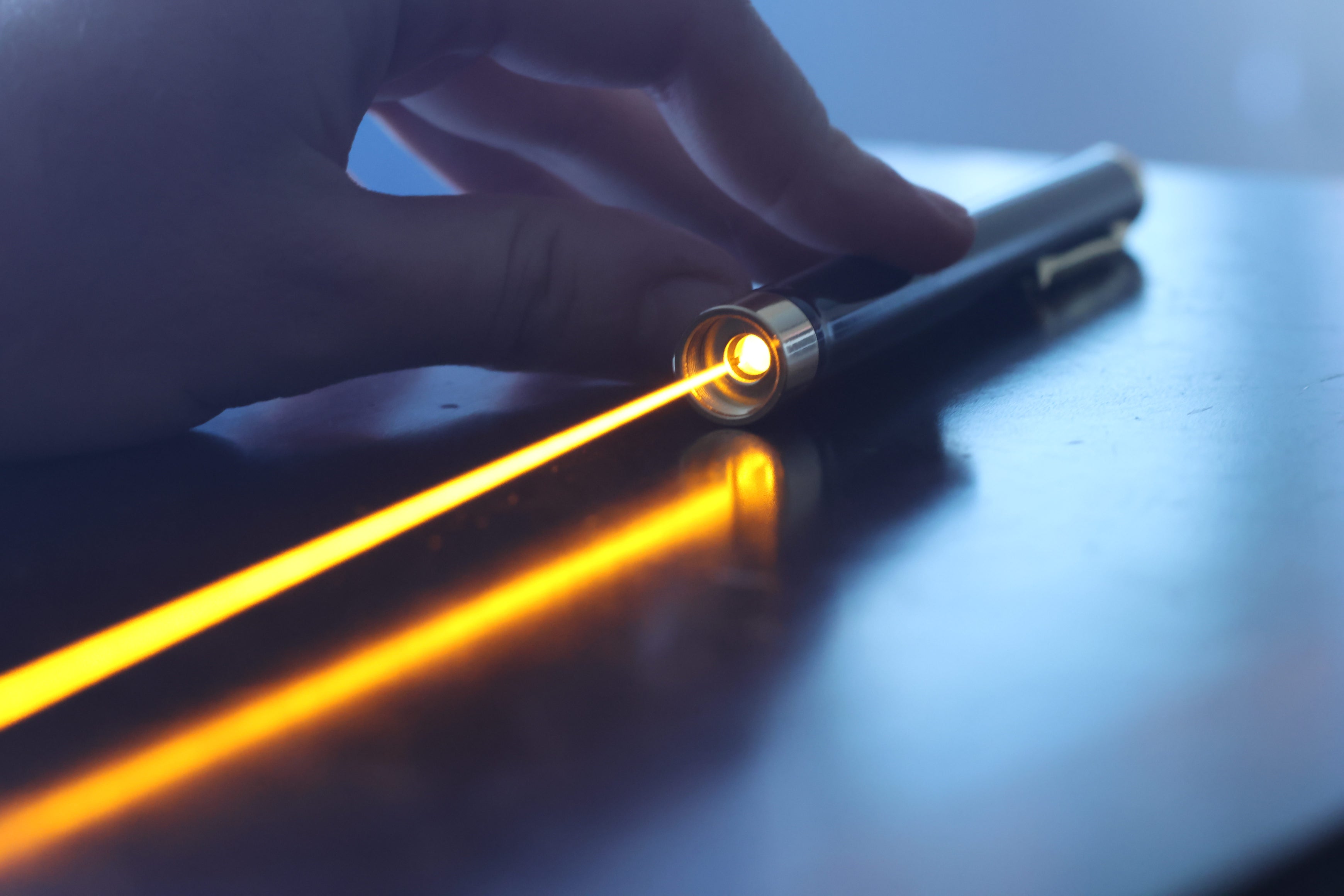 591nm Laser Pointer Pen, Golden Yellow (Tinker Tavern) – Tinker Lasers